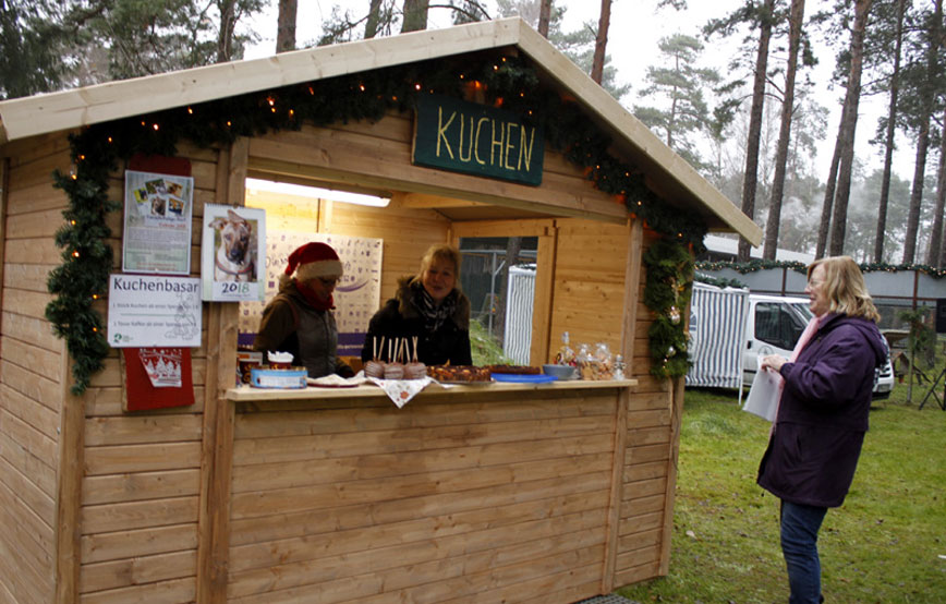 Tierweihnacht-kuchenstand-holzhütte Ein ganzes Dorf in Weihnachtsstimmung