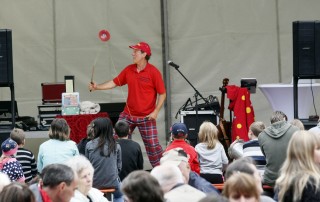 Tierheimfest-beitragsbild-retzi-auf-der-bühne-320x202 Spendenaktion in Cottbus mit Straßenmusik