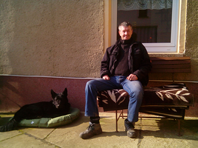 tibor-hund-zuhause-gefunden-geschichten-herrchen Tibor bringt Harmonie in die Familie