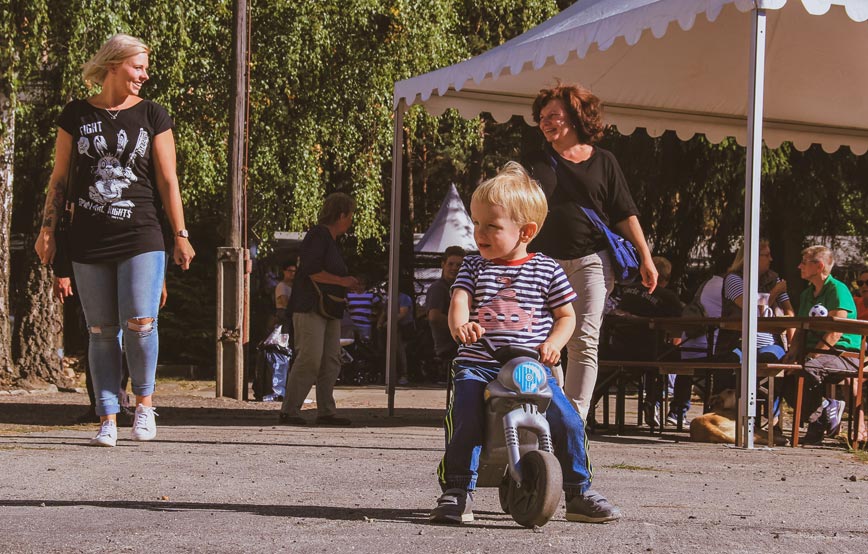 Tierheimfest-2018-kind-auf-dem-roller Sommer, Sonne, Tierheimfest
