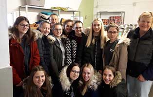 schueleraktion4 Die Klasse 9e der Realschule Freyung unterstützt das Tierheim Wollaberg
