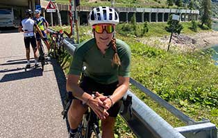 sara dwyer radfahren für tierschutz brille