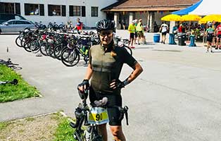 sara-dwyer-radfahren-für-tierschutz-parkplatz Sarah Dwyer erbringt sportliche Höchstleistung für die TIERSCHUTZLIGA