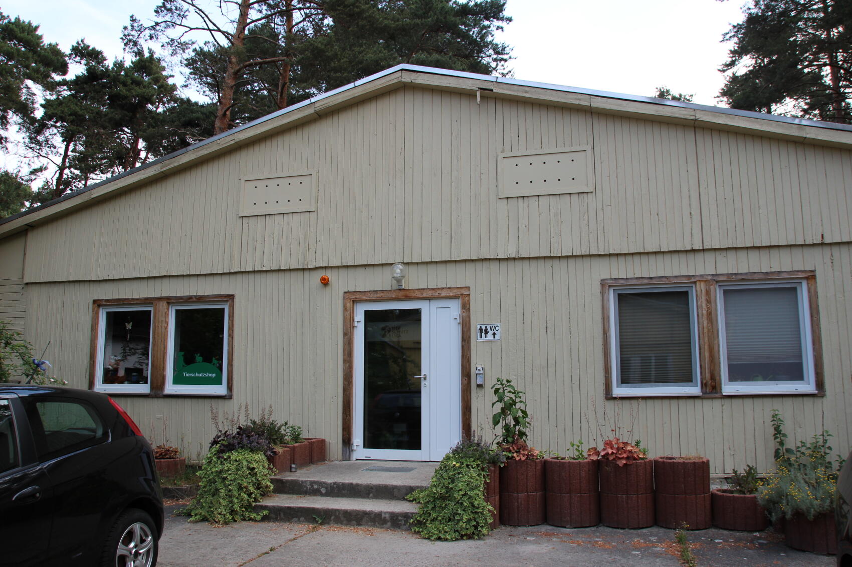 Besucherzentrum-außen Das Dorf - Tierschutzliga Dorf